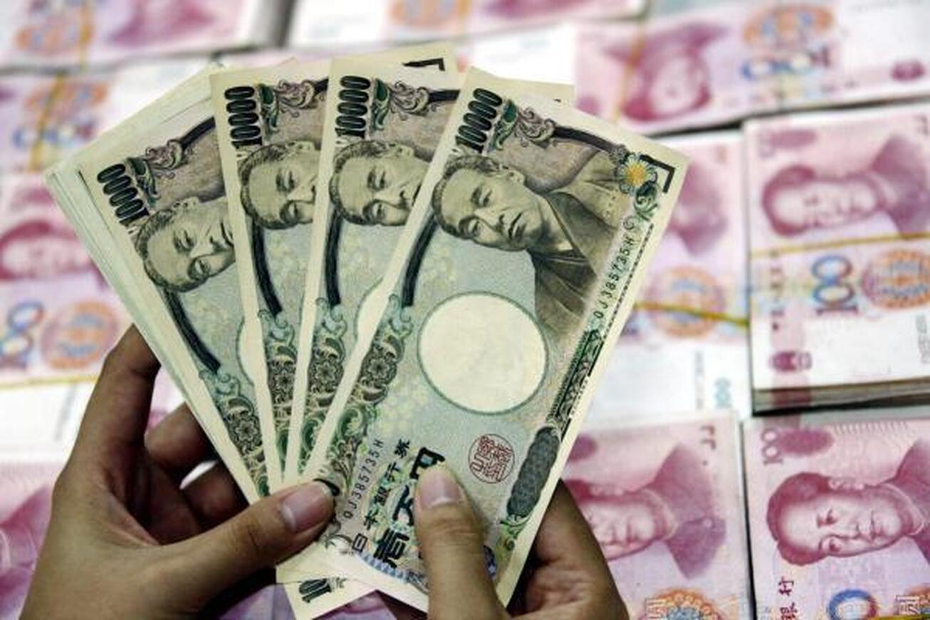 سقوط ین ژاپن در برابر دلار و یورو