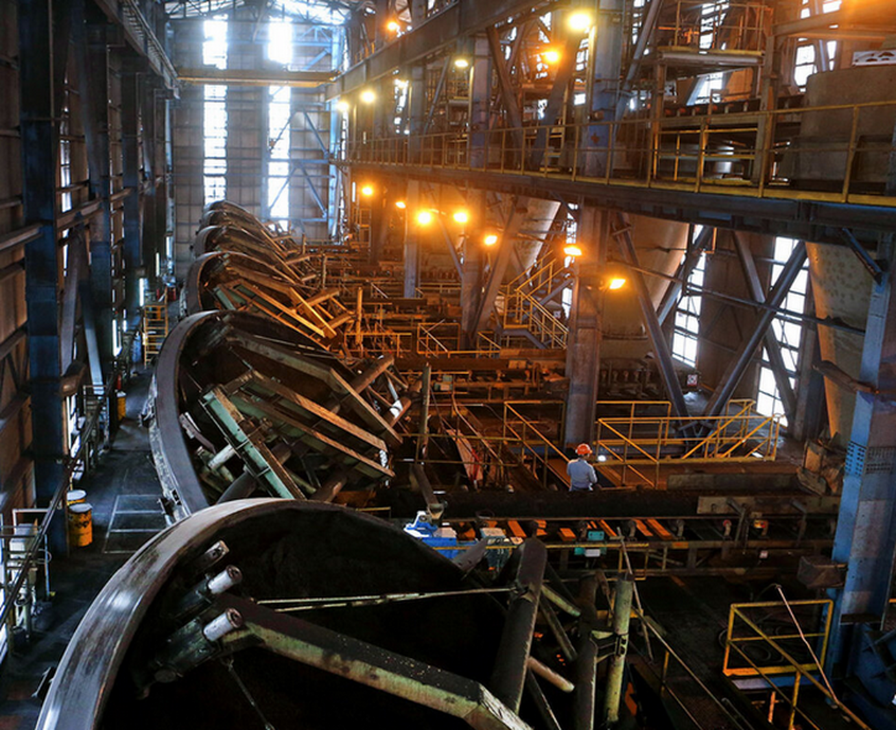 سهمیه‌بندی برق شرکت‌های فولادی و سیمانی اعلام شد