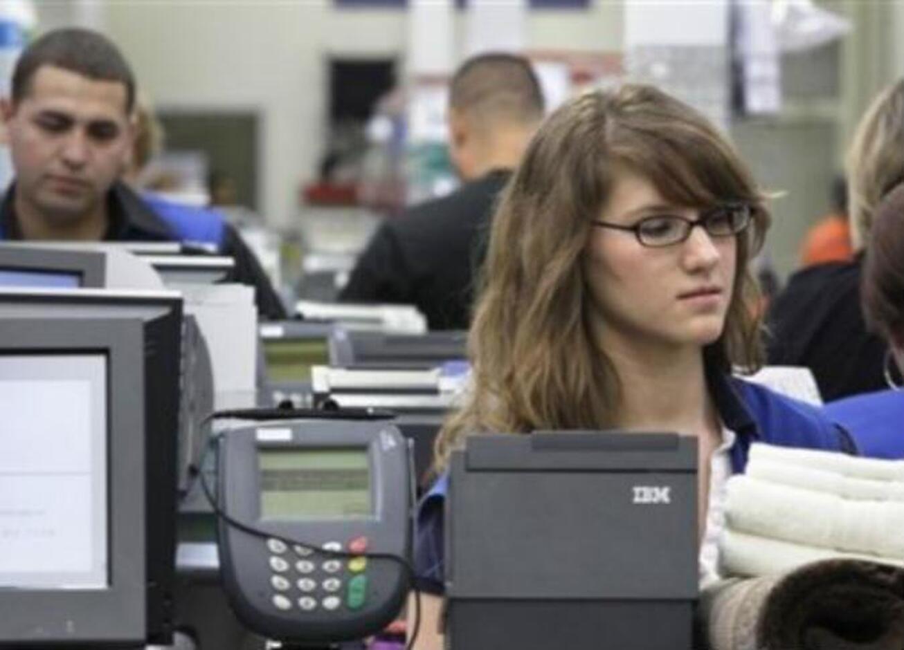 شبح رکود بر فعالیت بخش خدمات ایالات متحده سایه افکند