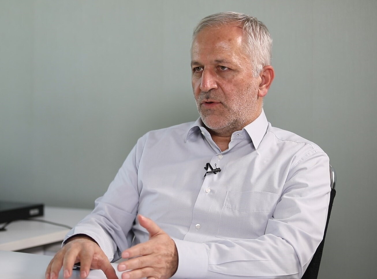 بانک مرکزی را در معرض انتخاب بین تورم و تولید قرار ندهید