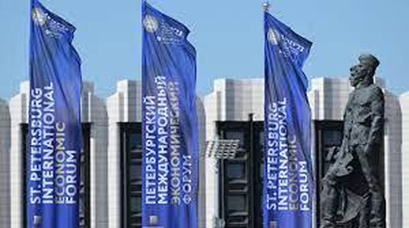 امضای ۹۰۰ قرارداد به ارزش ۴۶ میلیارد دلار در بزرگترین مجمع اقتصادی روسیه