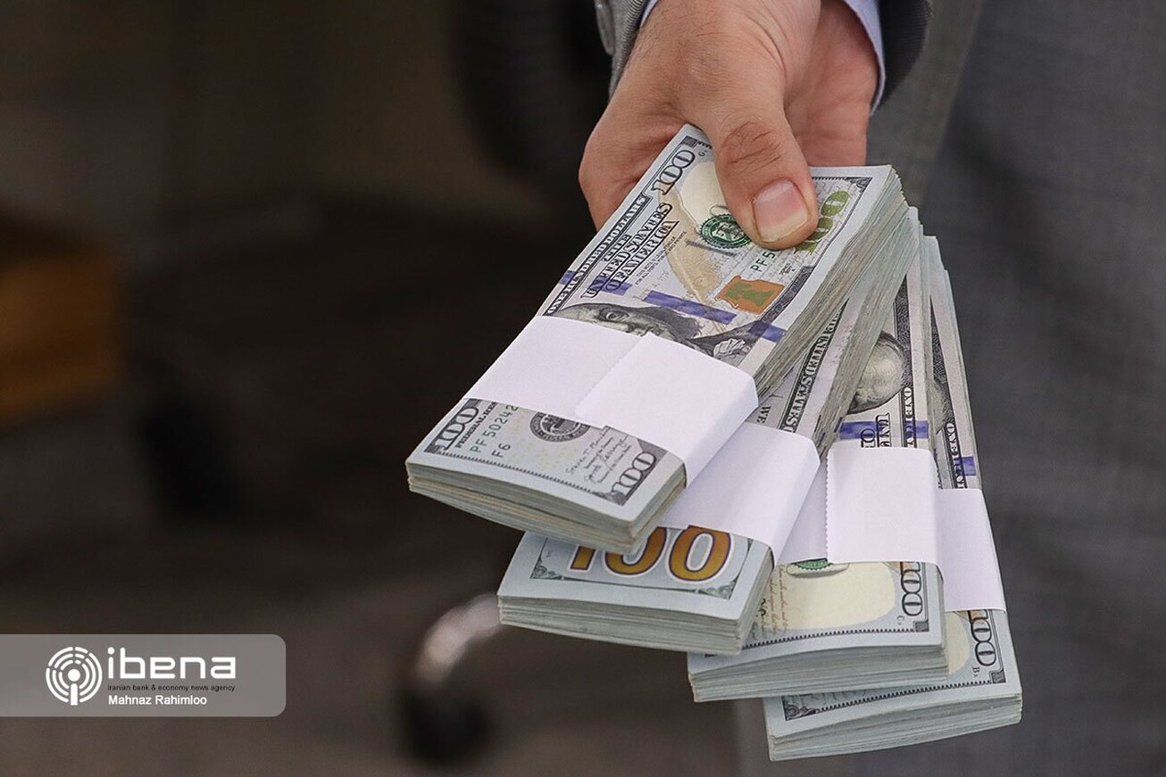 قیمت دلار و یورو در مرکز مبادله و صرافی‌ها؛ امروز شنبه ۶ خرداد ۱۴۰۲