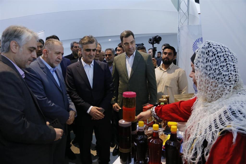 عزم جدی بانک مرکزی در پرداخت تسهیلات خرد/ الزام بانک‌ها به پرداخت وام ازدواج مطابق با سهیمه‌های ابلاغی