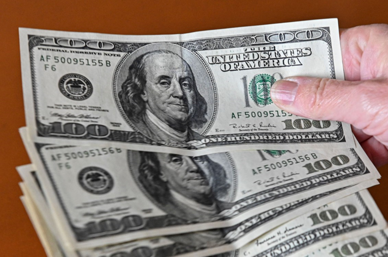 دلار دوباره سقوط کرد