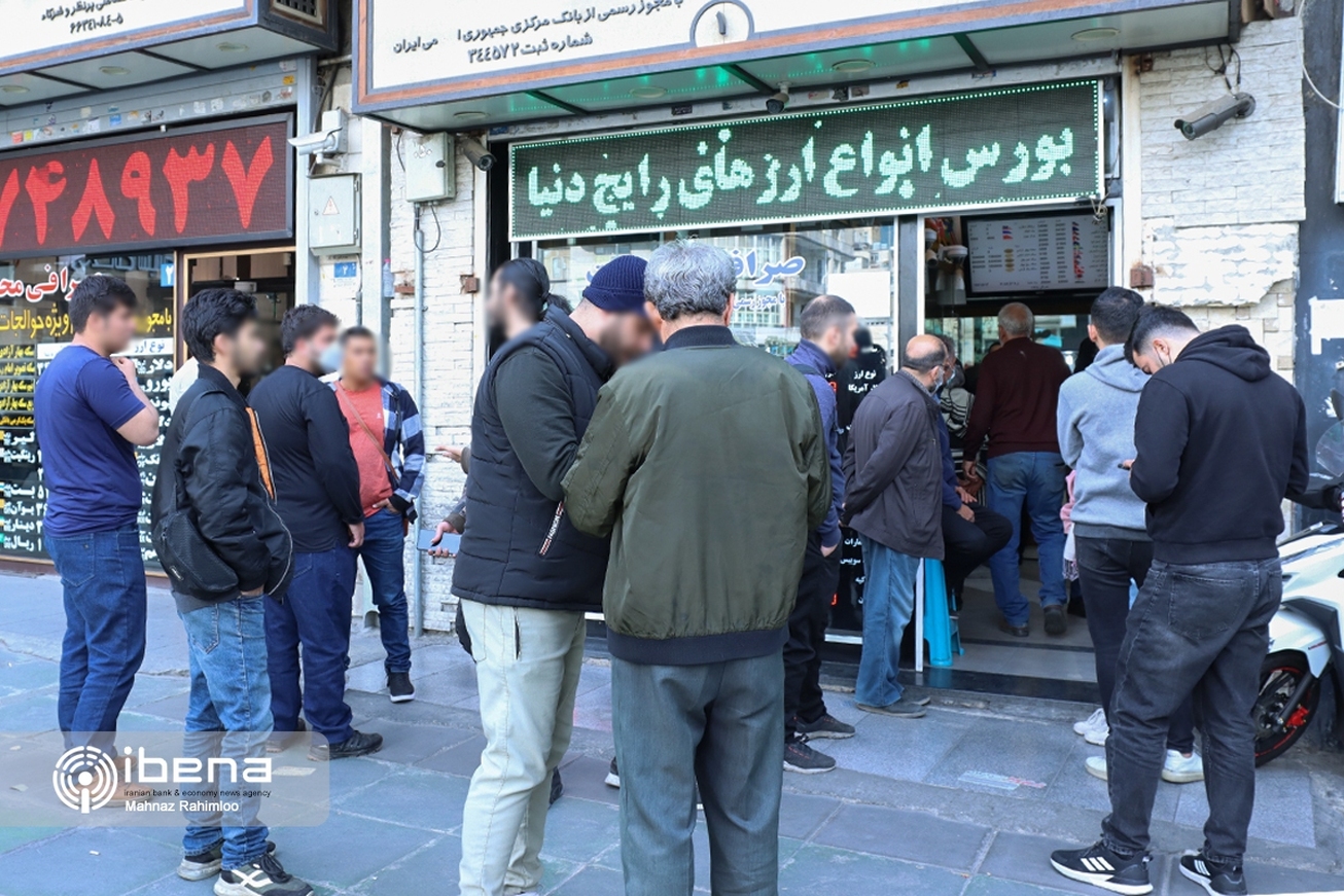 صرافان نباید جایگزین بانک‌ها شوند  ایجاد ثبات در بازار ارز با اقدامات بانک مرکزی