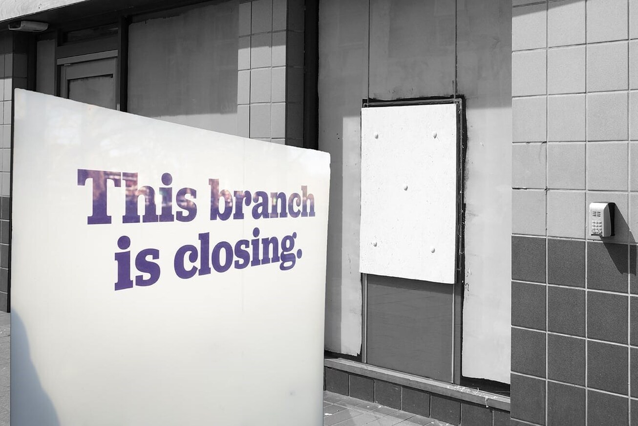 کدام بانک‌های بریتانیایی تا پایان سال ۲۰۲۳ بسته می‌شود؟