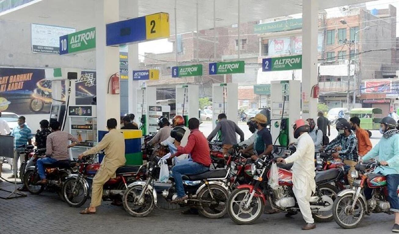 افزایش قیمت بنزین و گازوئیل در پاکستان