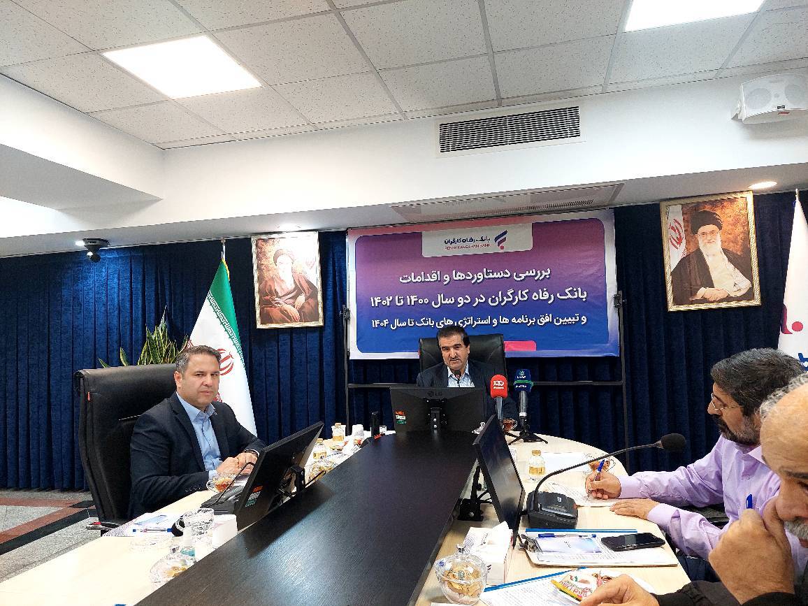 پرداخت ماهانه ۴۰ هزار فقره وام به بازنشستگان در بانک رفاه/ برای مهار تورم باید نقدینگی از جامعه جمع شود