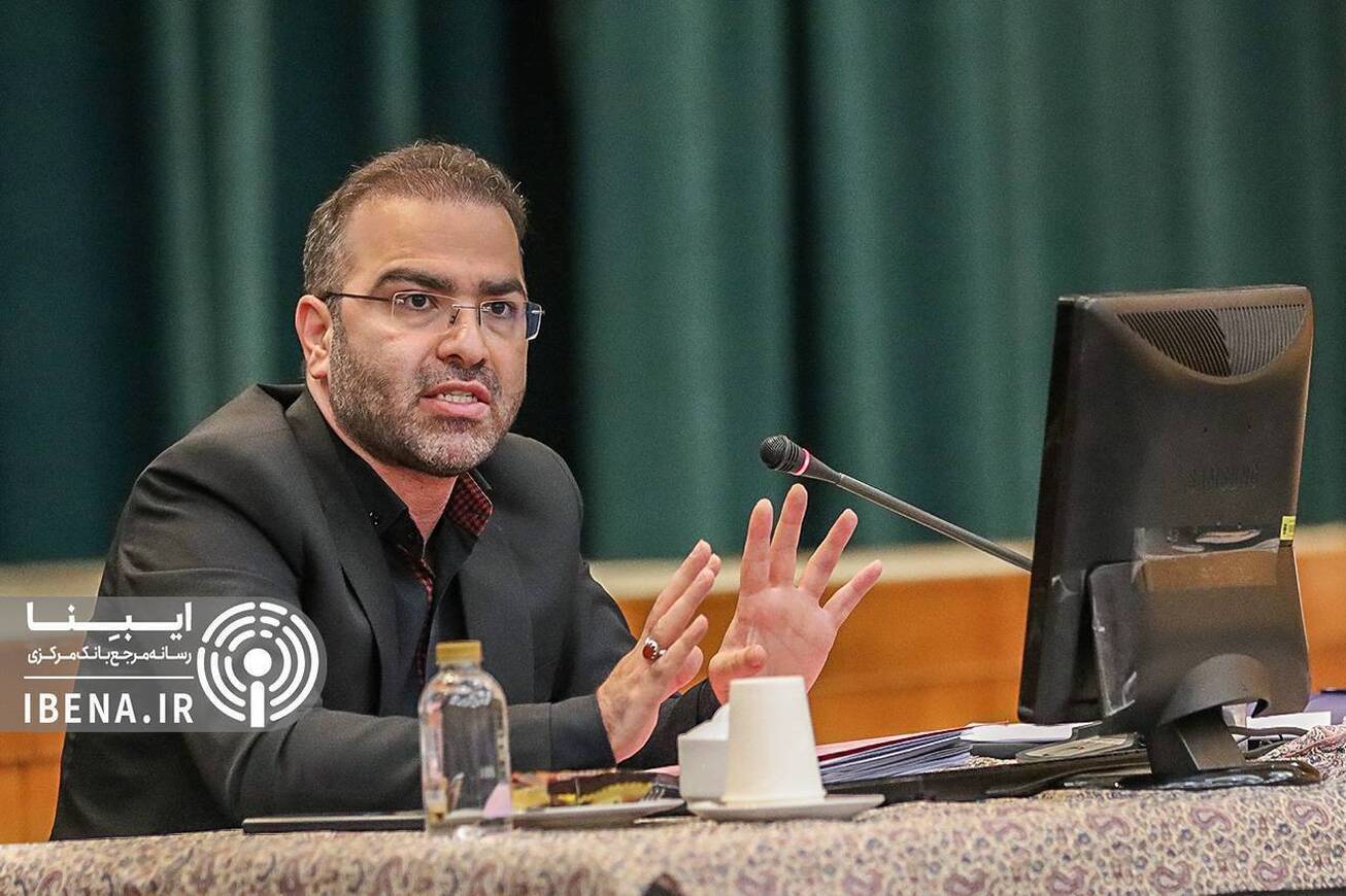 رشد نقدینگی و پایه پولی تا پایان سال کم می‌شود