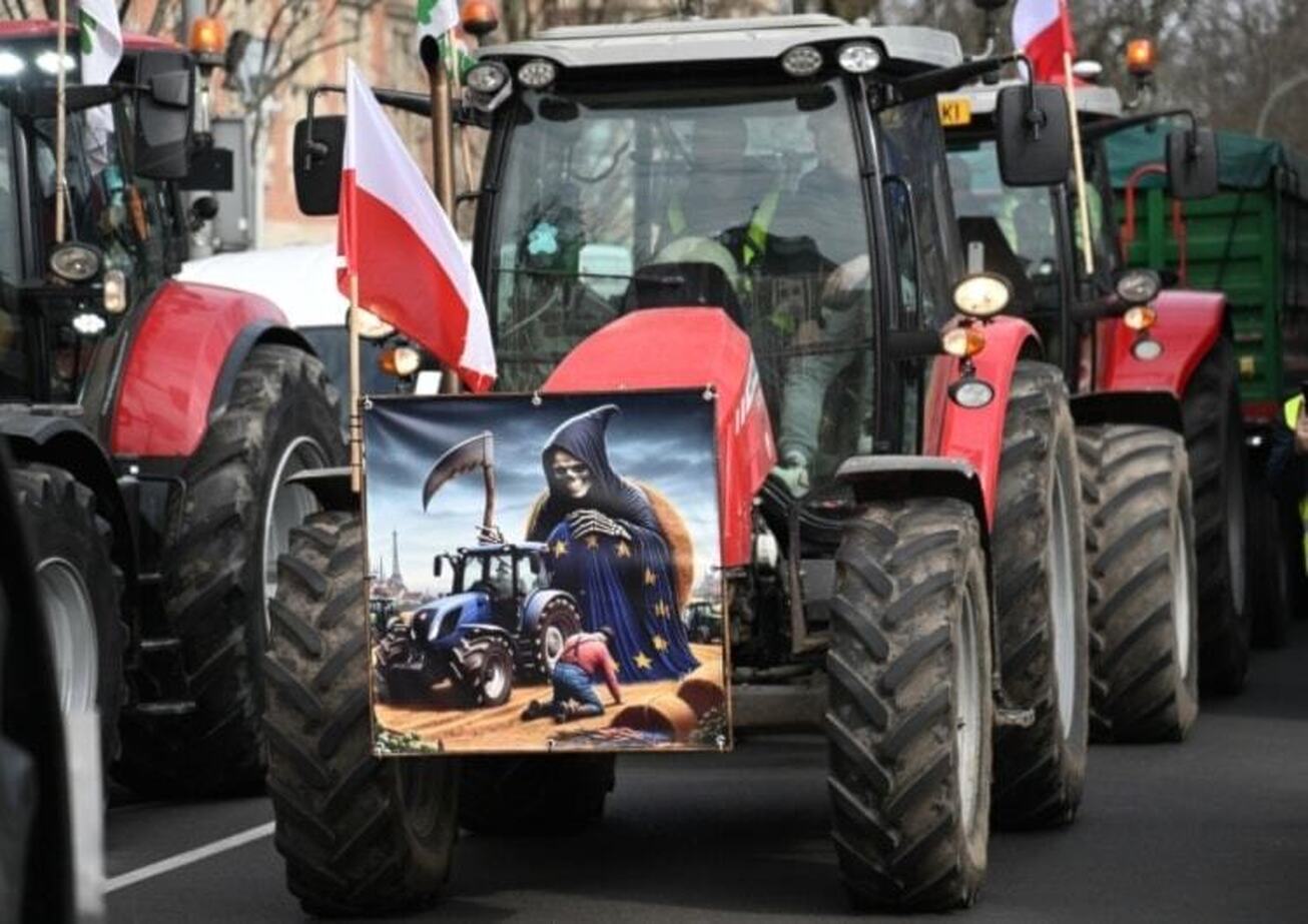 کشاورزان لهستانی جاده‌ها را به روی واردات اوکراین بستند