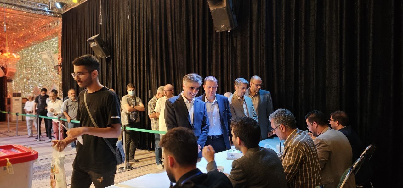 شرکت رئیس‌کل بانک مرکزی در مرحله دوم چهاردهمین دوره انتخابات ریاست جمهوری