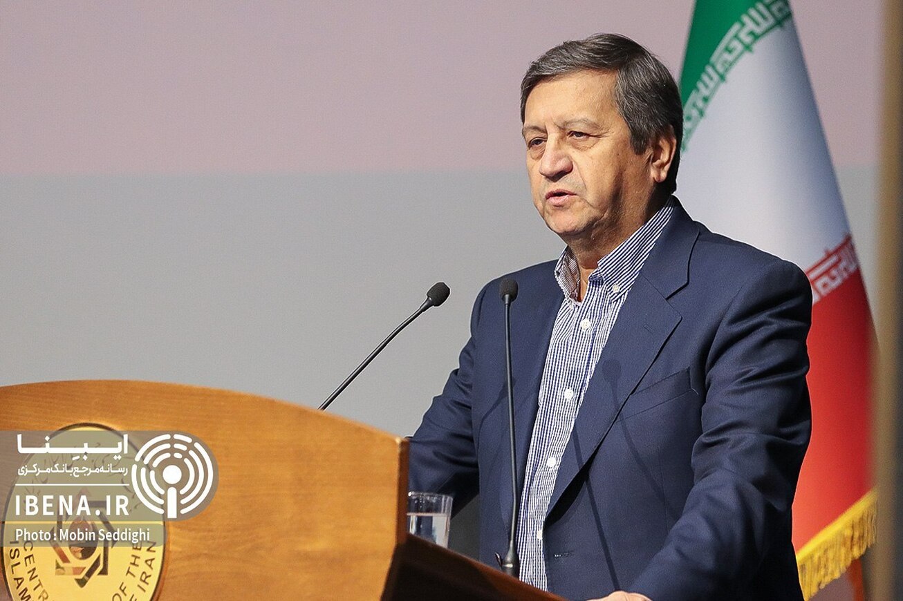 همتی: ثبات را به بازار ارز برمی‌گردانم  معیشت مردم اولویت بانک مرکزی است