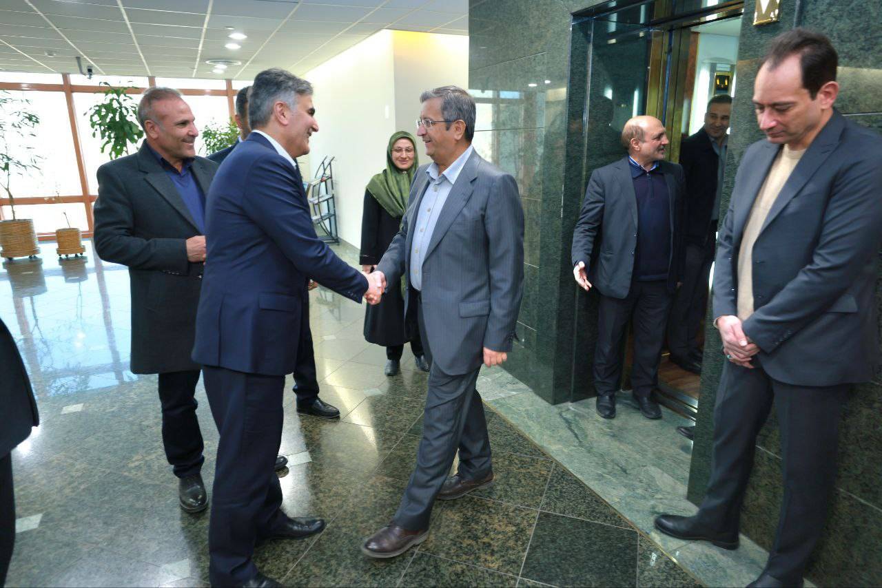 ثبات اقتصادی با کنترل تورم و مدیریت نرخ ارز به دست می آید/ تلاش همگانی برای آرامش مردم