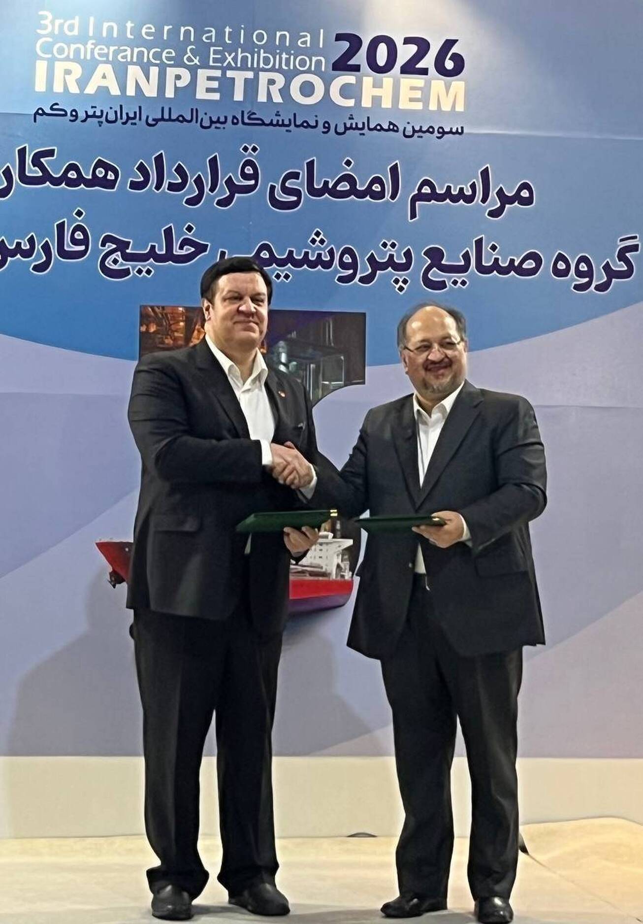 بانک ملت و هلدینگ خلیج فارس تفاهمنامه همکاری امضا کردند