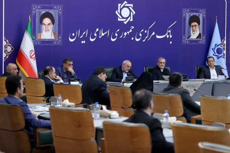 هیچ کمبودی در تامین و توزیع کالا نباید احساس شود/ برخورد جدی و قاطع با هرگونه احتکار و گرانفروشی