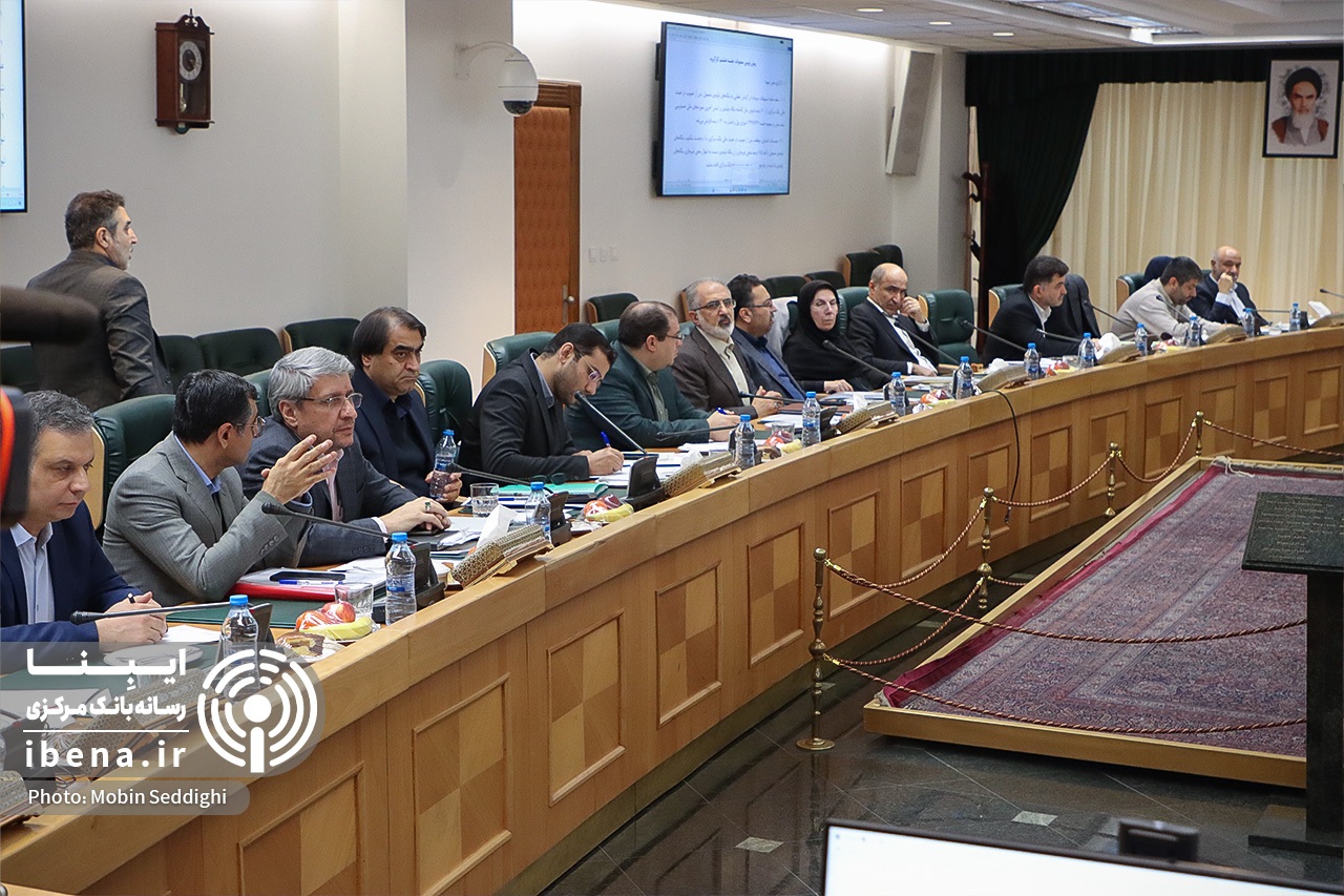 اتخاذ تدابیر ویژه برای حمایت از تولید و تسهیل‌گری در تامین مواد اولیه و ماشین‌آلات صنعتی