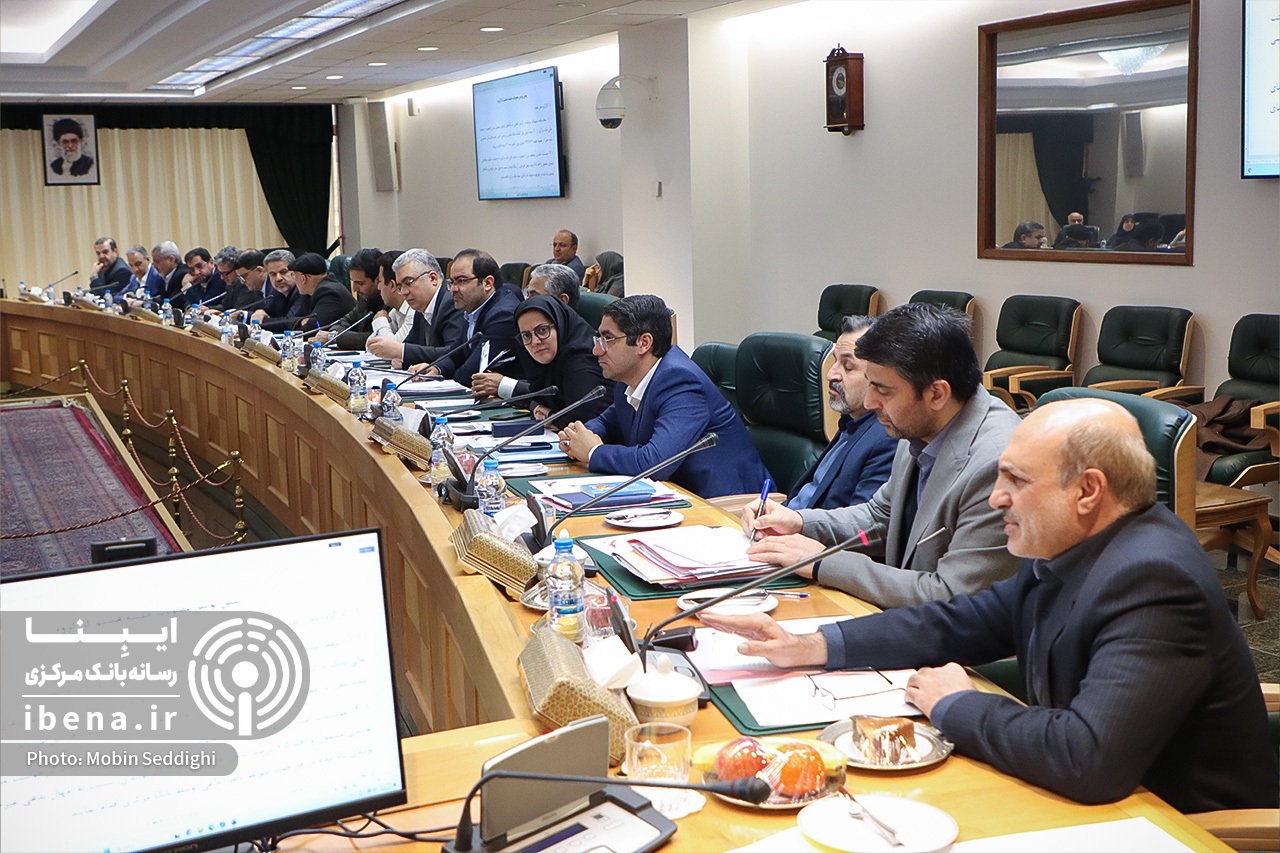 اتخاذ تدابیر ویژه برای حمایت از تولید و تسهیل‌گری در تامین مواد اولیه و ماشین‌آلات صنعتی