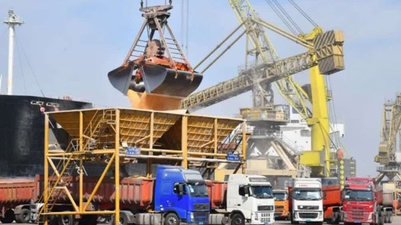 وزیر کشاورزی: ترخیص و توزیع کالا&zwnj;های اساسی منظم انجام می&zwnj;شود