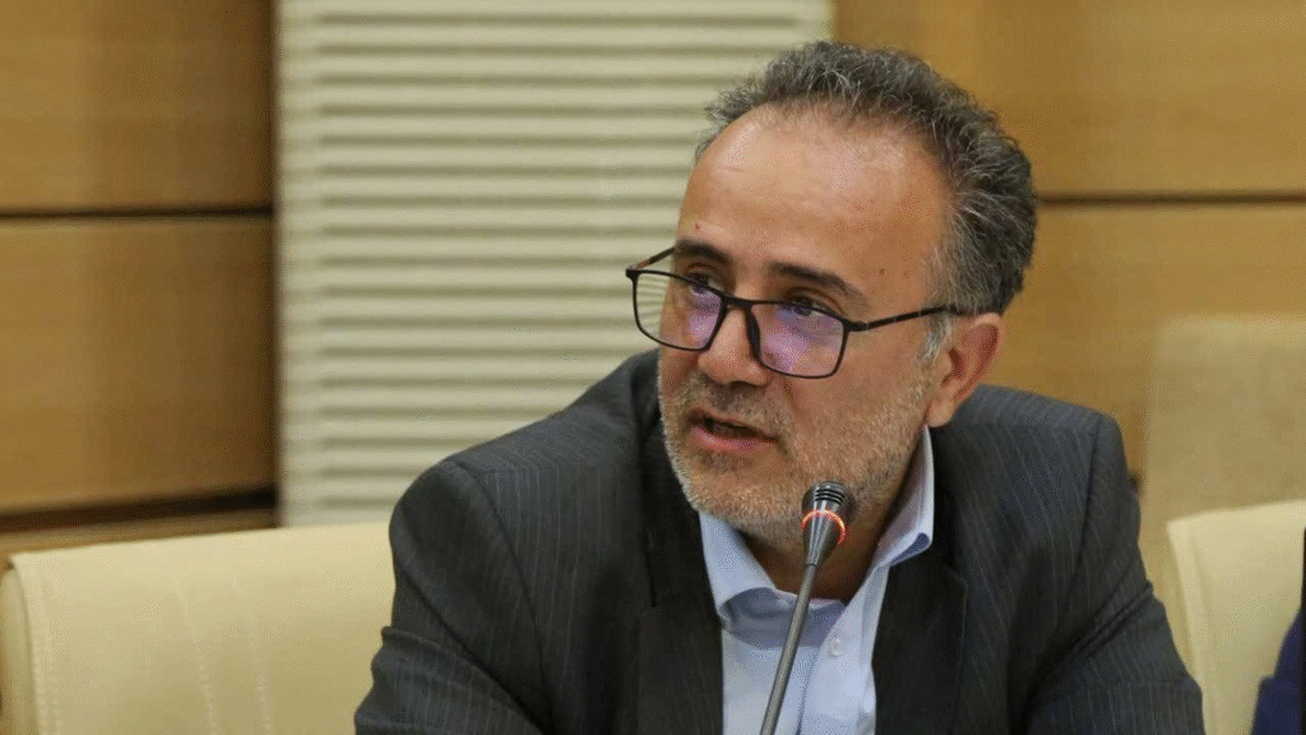 مدیریت بانک مرکزی در جنگ کشور را از بحران ارزی دور کرد  قوت قلب کارکنان شبکه بانکی با حضور رئیس‌کل در میدان