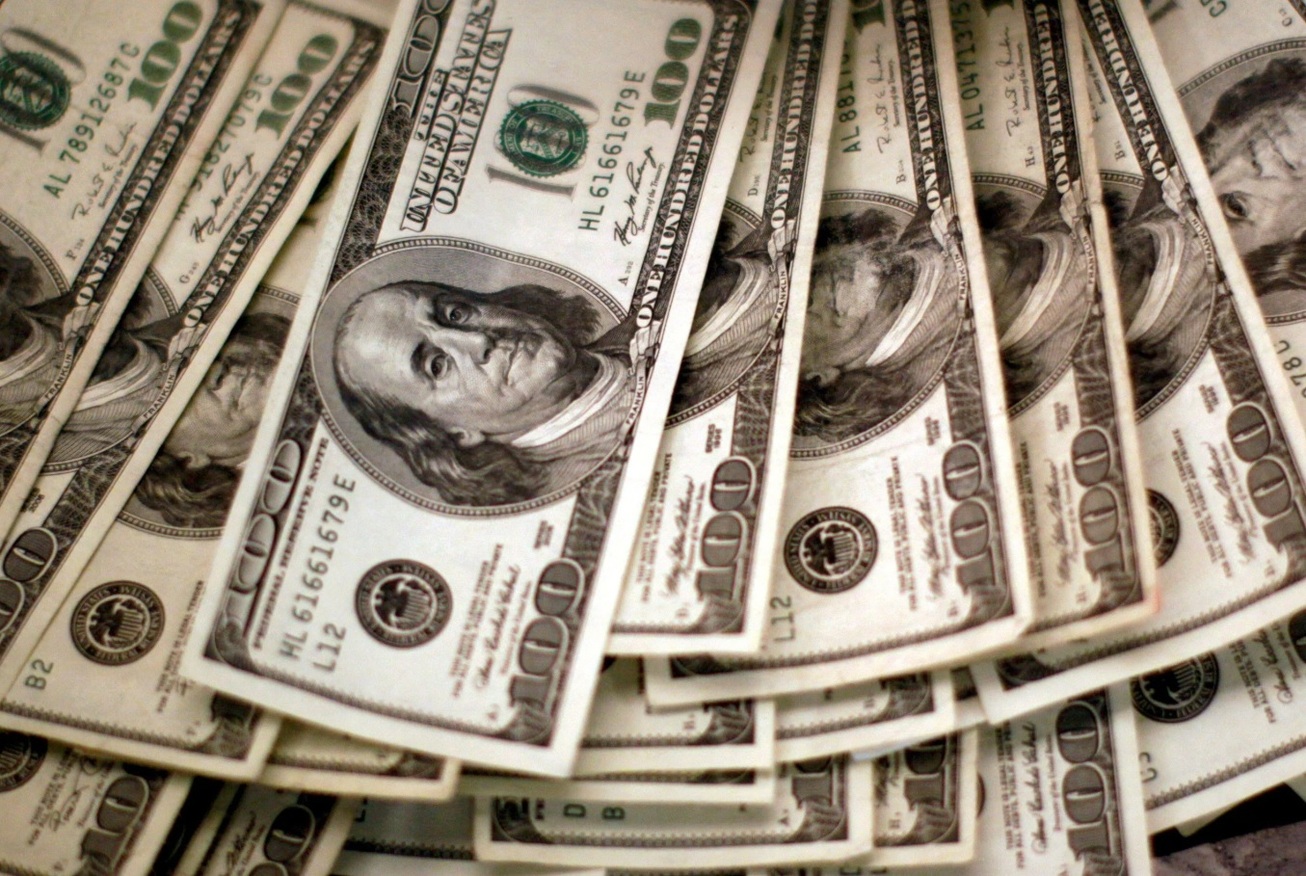 کاهش ارزش دلار؛ چالشی جدی برای اقتصاد آمریکا