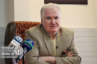  دلالی که نرخ ارز را افزایش می‌دهد خائن است