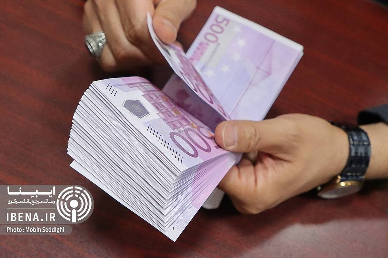 قیمت دلار و یورو در مرکز مبادله ایران؛ دوشنبه ۲۳ تیر