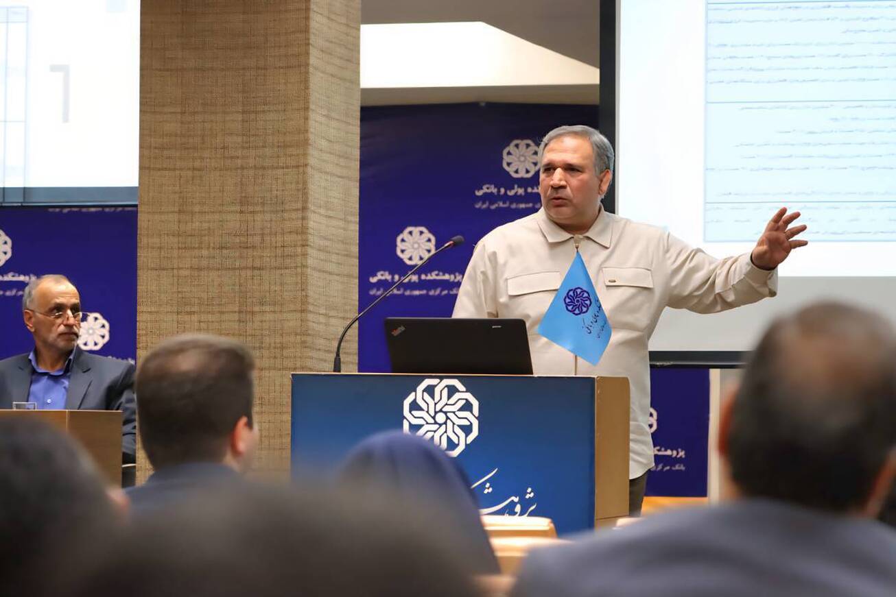 دشمن در جنگ شناختی شکست خورد  دولت تنخواه بانک مرکزی را تسویه کند