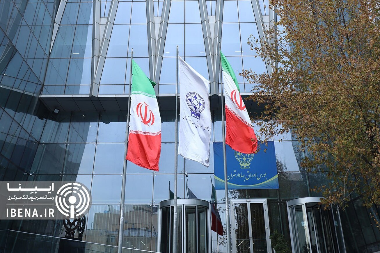 افت ۱۵ هزار واحدی شاخص کل بورس