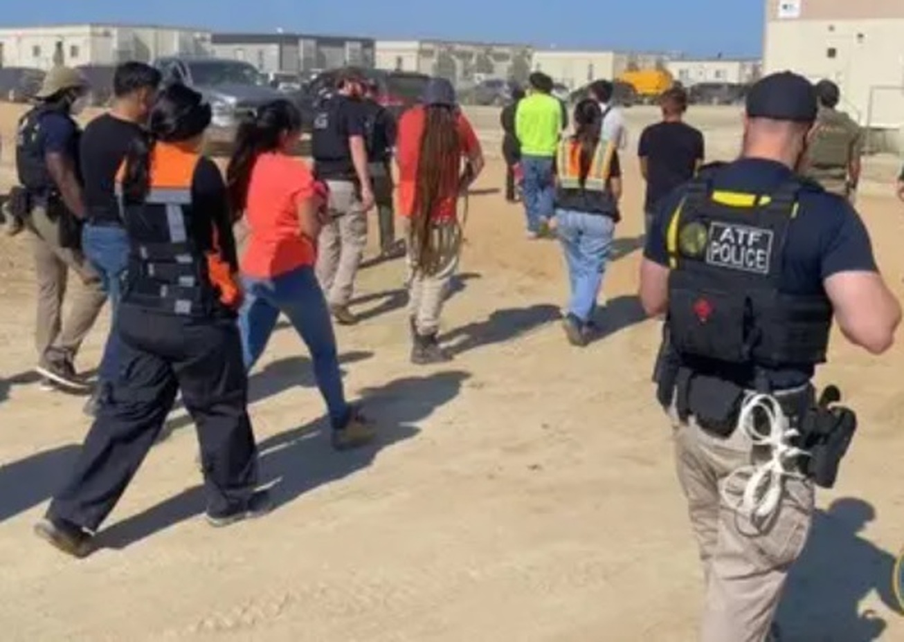 نگرانی از بازداشت ۴۷۵ کارگر کارخانه هیوندای-ال‌جی در آمریکا