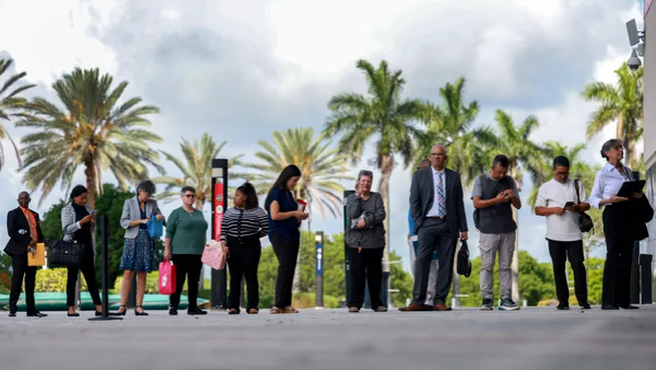 اداره آمار کار آمریکا: ترامپ نرخ بیکاری را بالا برد