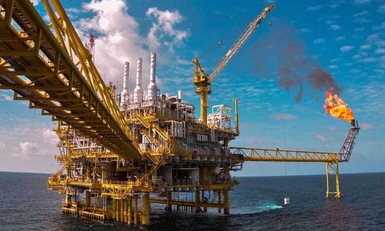 ثبت رکورد‌های جدید تولید نفت و گاز در شرایط تحریم و جنگ
