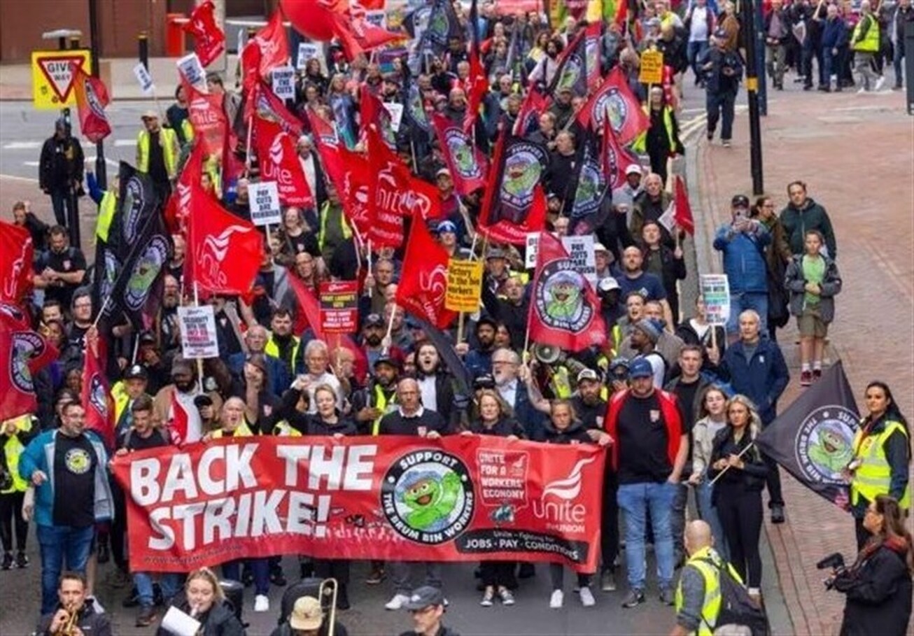 تظاهرات هزاران نفر در بیرمنگام انگلیس در حمایت از اعتصاب کارگران شهرداری