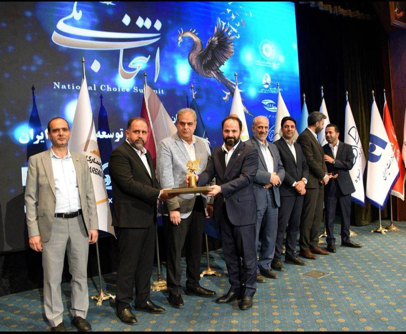 رتبه نخست شرکت خدمات انفورماتیک در «کسب رضایت و اعتماد مشتریان در طراحی و تولید نرم افزارهای بانکی»