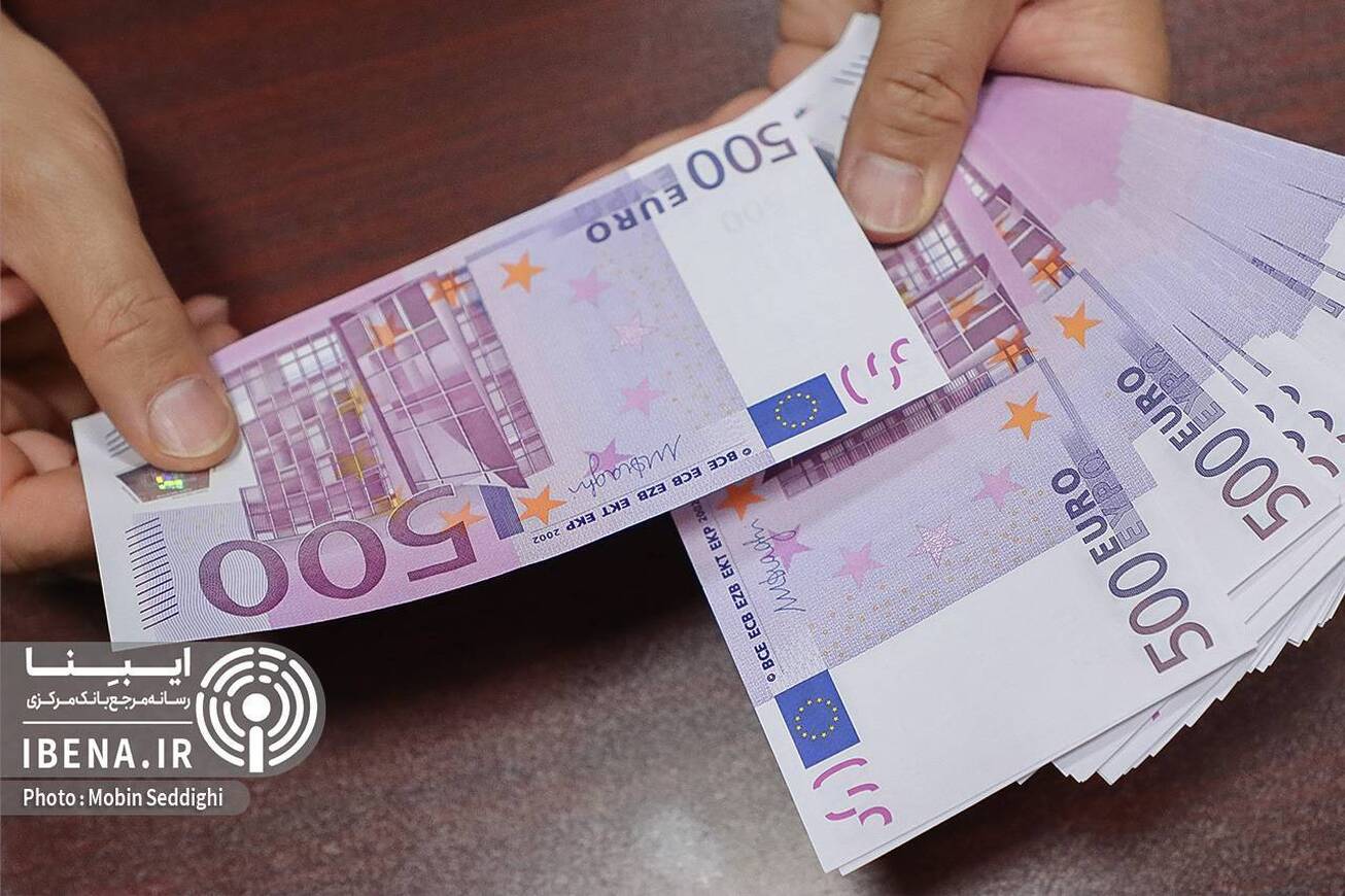 قیمت دلار و یورو در مرکز مبادله ایران؛ پنجشنبه ۶ شهریور