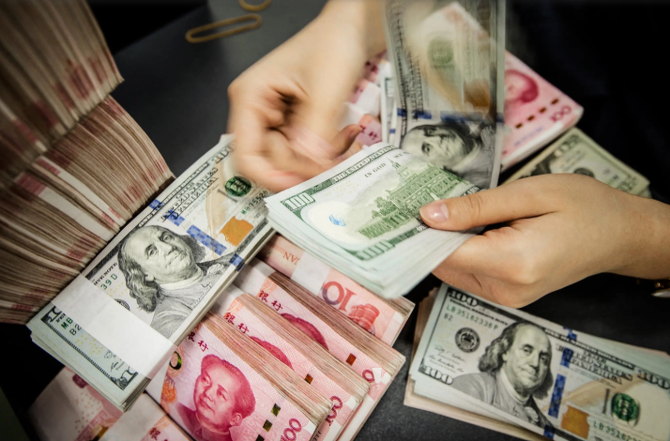 دلار کاهش یافت و یوان چین به بالاترین سطح ۱۰ ماهه رسید