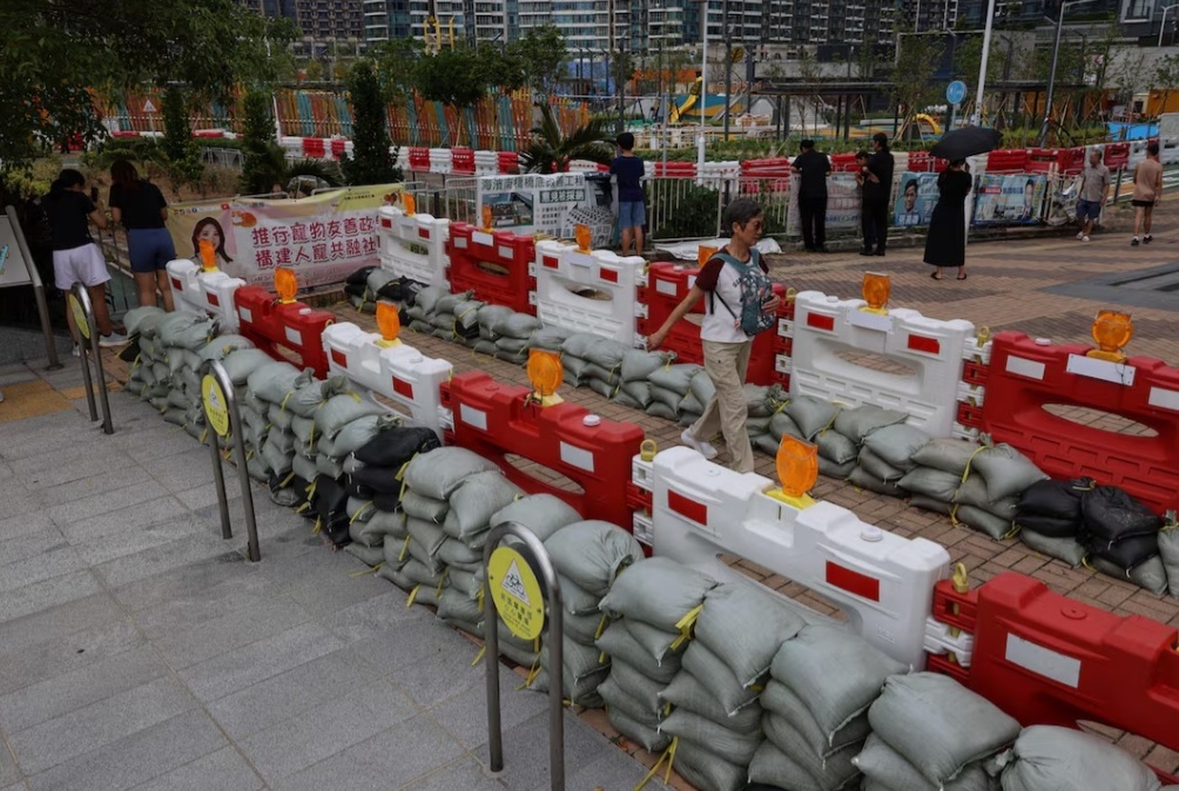 قوی‌ترین طوفان سال، هنگ کنگ را تعطیل کرد