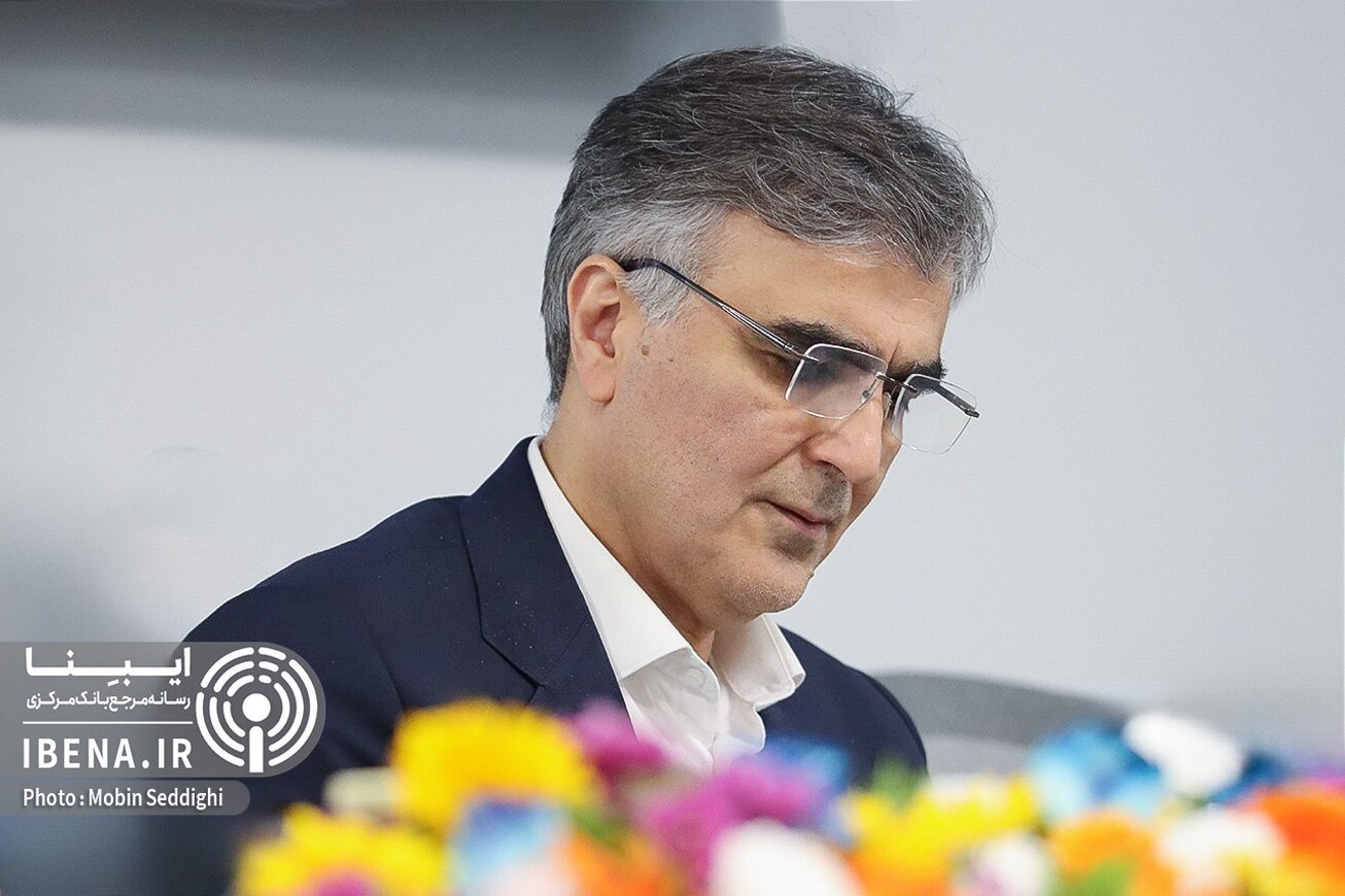 حمایت تمام قد بانک مرکزی از طرح‌های تولید انرژی خورشیدی/ ۱۰۰ همت اعتبار برای سرمایه در گردش شرکت‌های دارویی تخصیص یافت