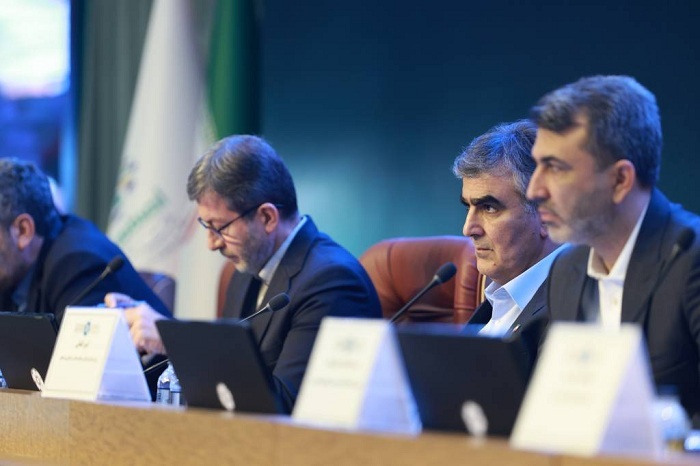 فرزین: با اخبار منفی و ایجاد ترس بدنبال افزایش نرخ ارز هستند/ پولی در اروپا نداریم که بلوکه شود