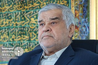 باید واردات ارز و طلا به کشور آزاد شود