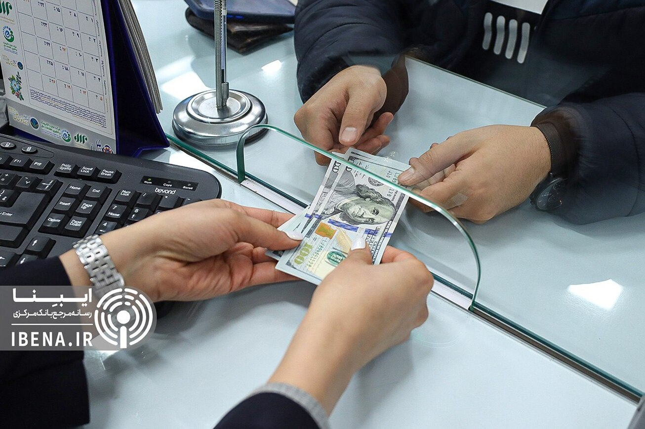 تداوم عرضه اسکناس ارز توسط بانک مرکزی و پاسخ به نیاز‌های ارزی بازرگانان در بازار