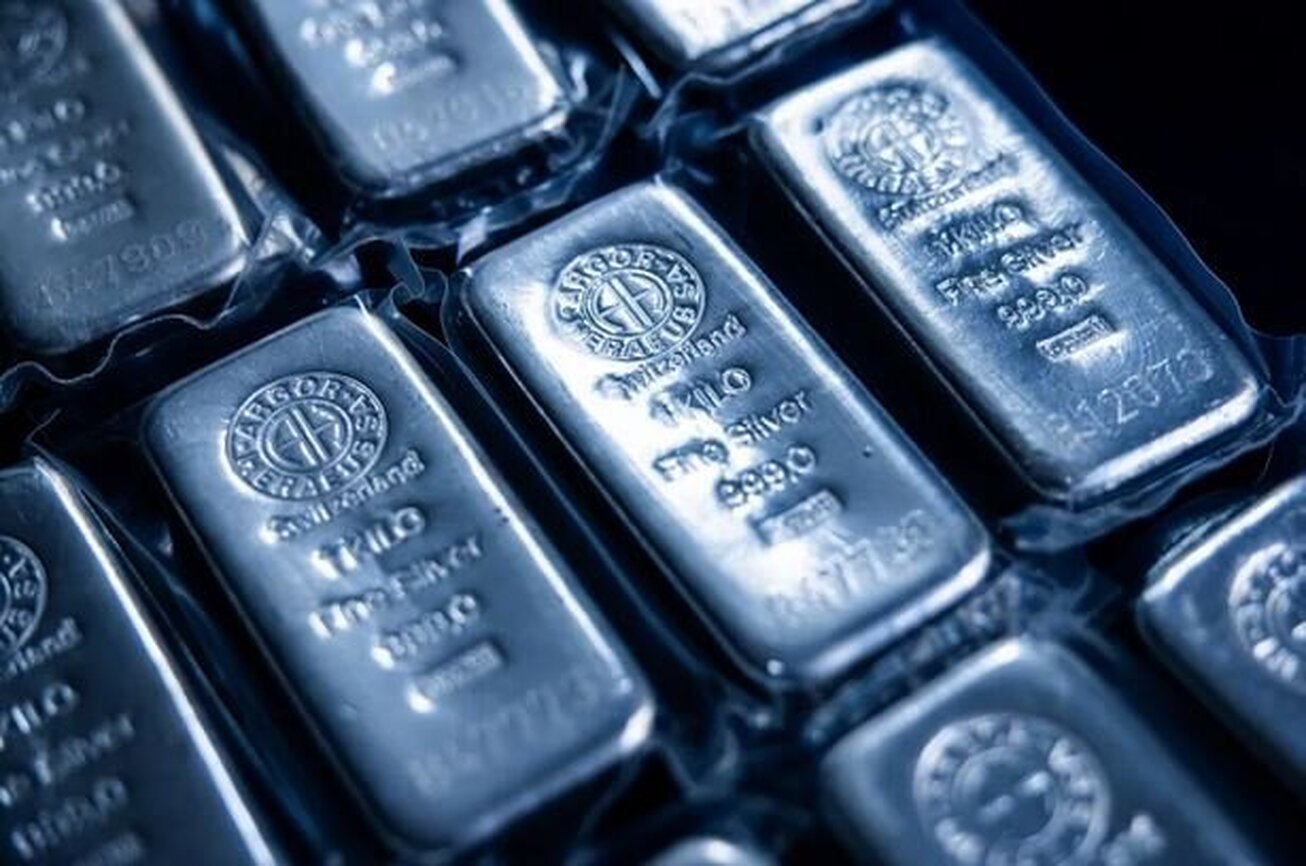 نقره جهانی سقف جدید زد