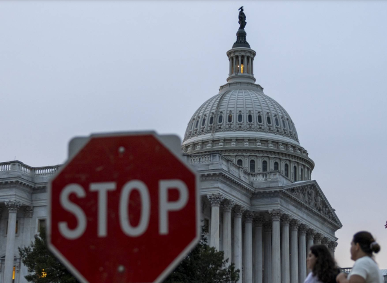 سنای آمریکا نتوانست لایحه‌ای برای پایان دادن به تعطیلی دولت تصویب کند