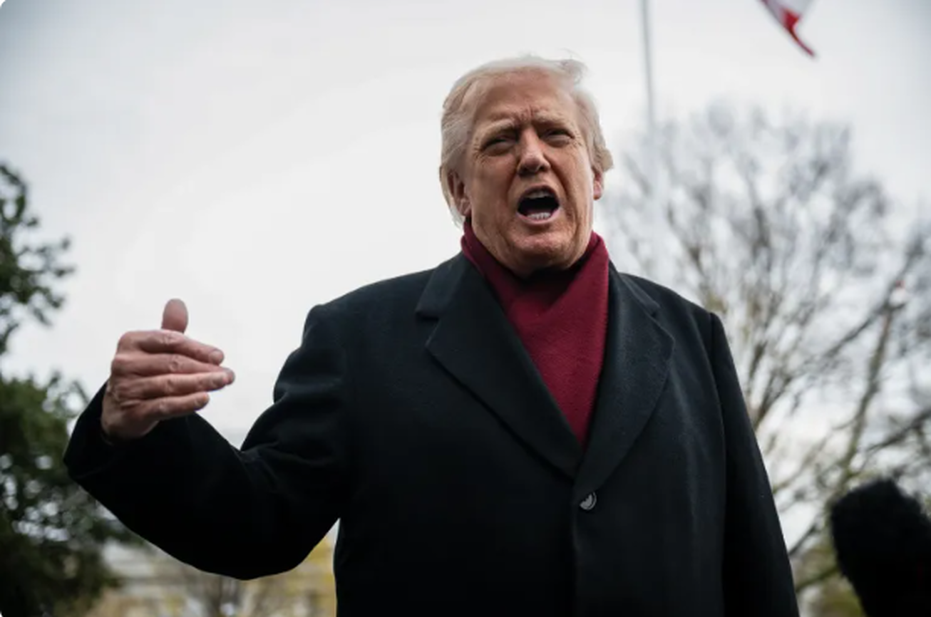 بلومبرگ: تعرفه‌های ترامپ، تولید آمریکا را تضعیف کرد