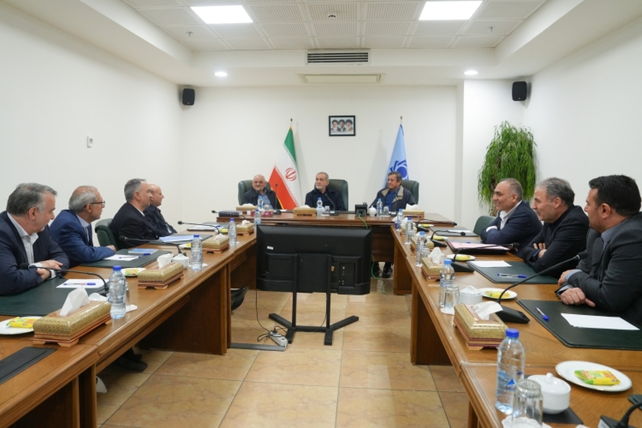 قدردانی رییس جمهور از عملکرد بانک مرکزی در کنترل نوسانات ارزی و تامین نیازهای ضروری اقتصاد