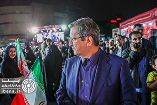 گزارش تصویری حضور رئیس کل بانک مرکزی در میدان ولی‌عصر