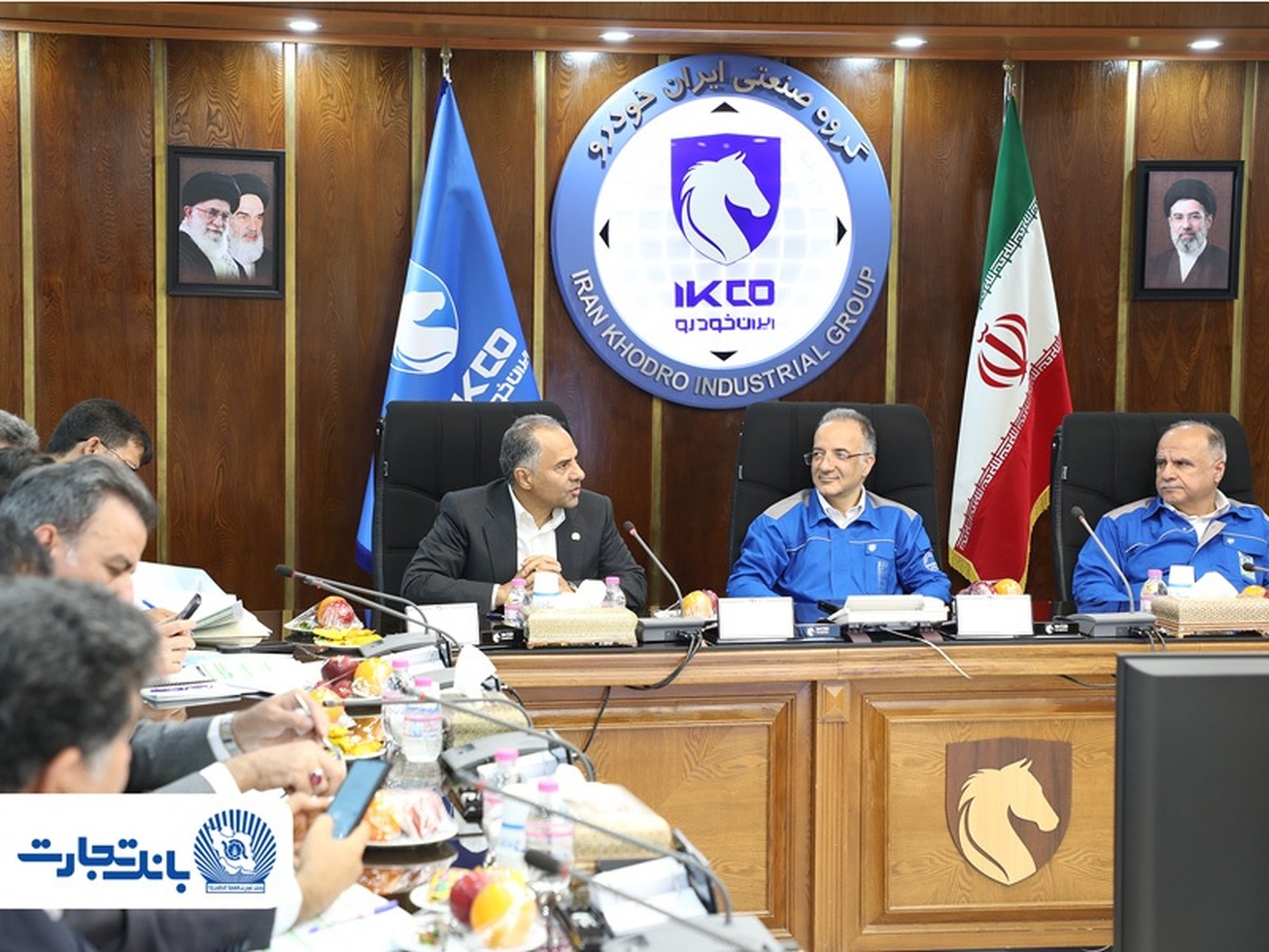 بانک تجارت در کنار صنعت خودروسازی کشور ایستاده است