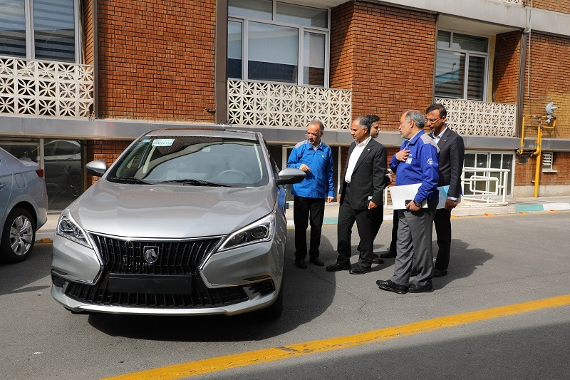 دکتر اخلاقی: بانک تجارت در کنار صنعت خودروسازی کشور ایستاده است