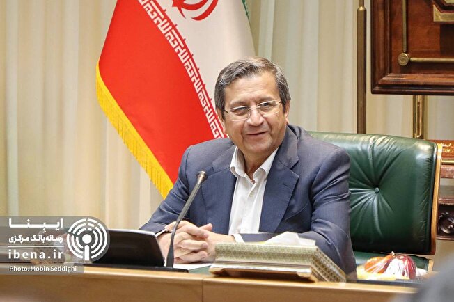 بانکها همزمان با کنترل نقدینگی بر تأمین مالی تولید متمرکز شوند