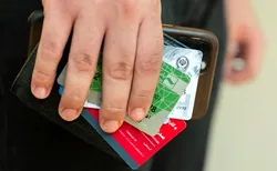 گاهی فقط چند ثانیه بی&zwnj;دقتی، امنیت یک تراکنش را به خطر می&zwnj;اندازد
