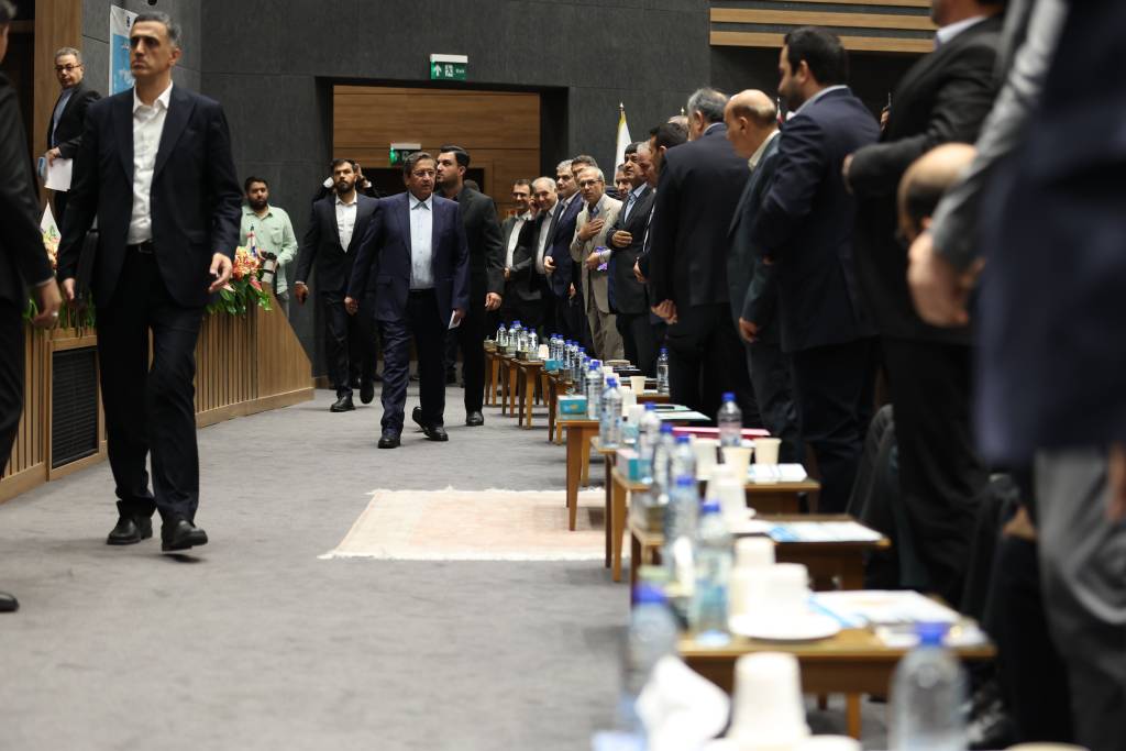 آمادگی بانک مرکزی برای عرضه ارز تا ۲ میلیارد دلار / تامین ۱۸ میلیارد دلار ارز در اوج تحریم‌ها/ شتاب تورم مهار شد و سناریوی فروپاشی اقتصادی شکست خورد